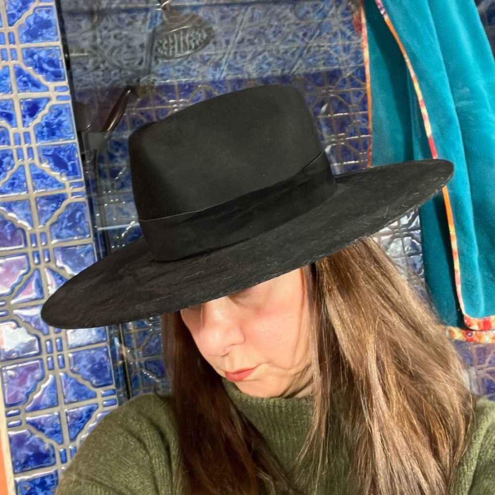 Amazing Janessa Leone Wool Hat 21”